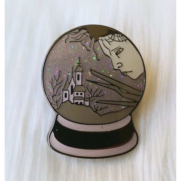 Edward Scissorhands Snowglobe Glitter Hard Enamel Pin - Picture 1 of 5